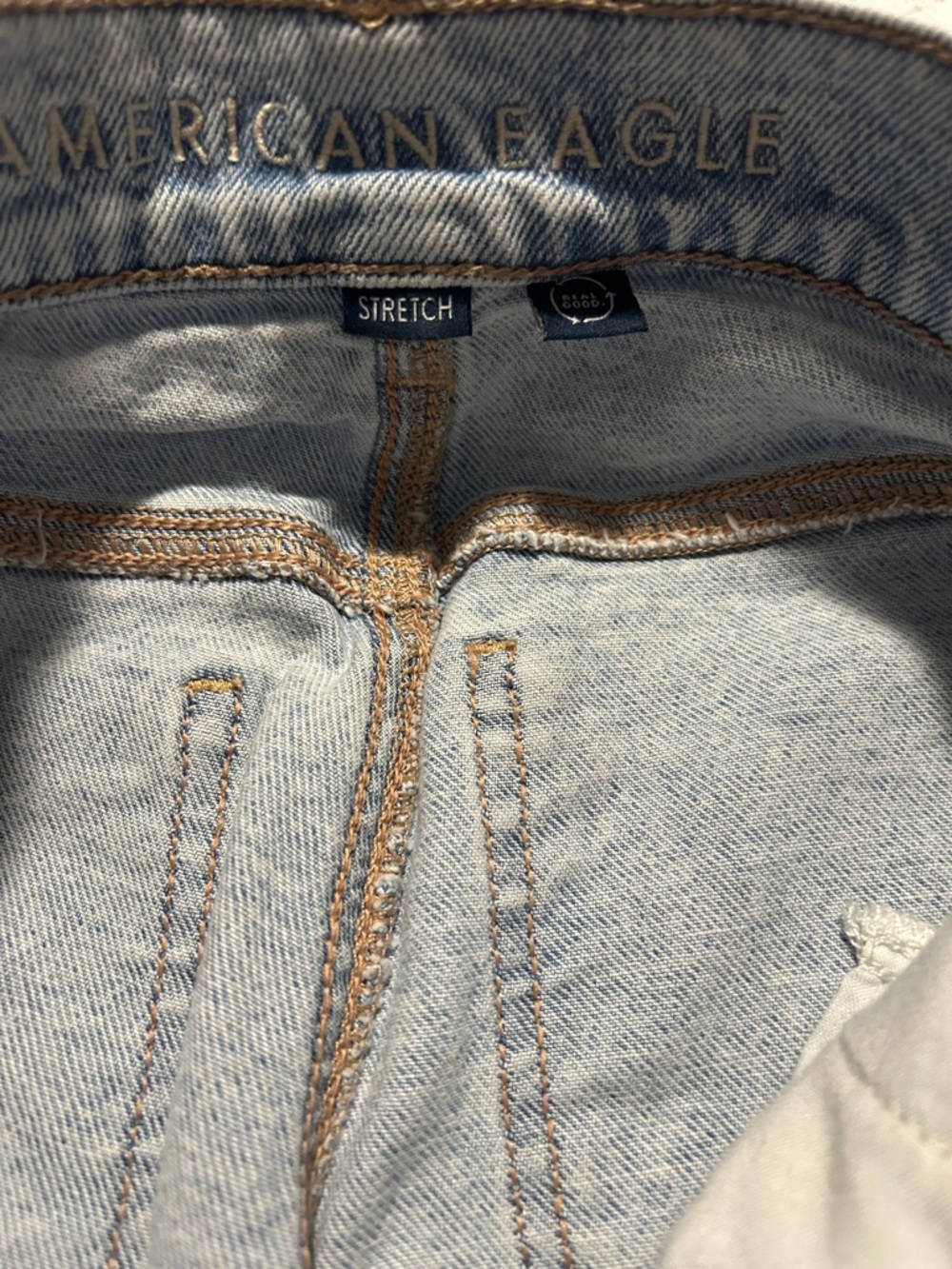 AEO Light Wash Distressed Jeans - Picture 2 of 9